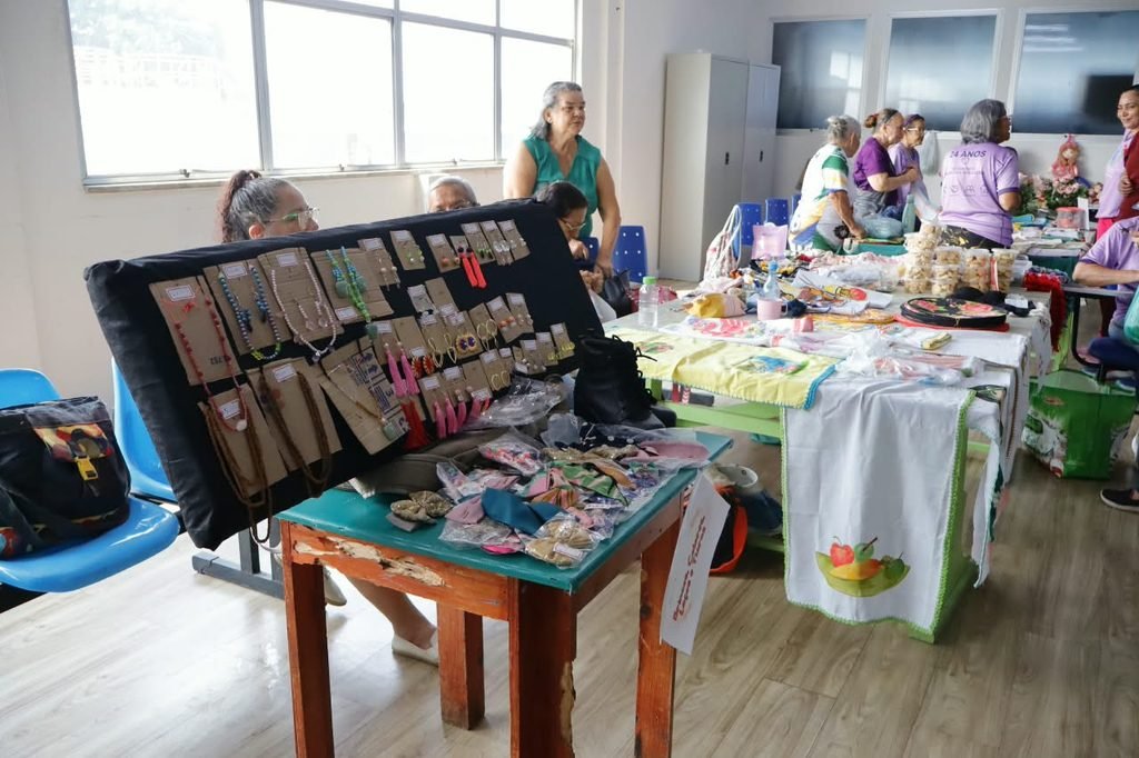 Feira de empreendedorismo valoriza o protagonismo da pessoa idosa no Caimi Dr. André Araújo