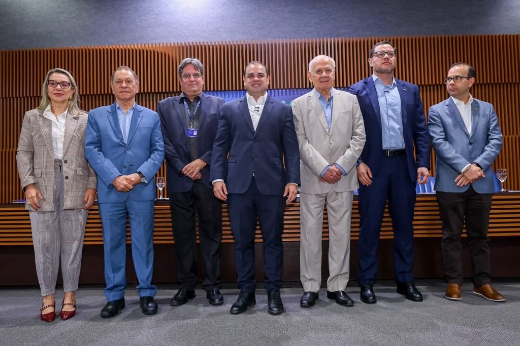 Governador Roberto Cidade preside reunião do Codam com recorde histórico em investimentos