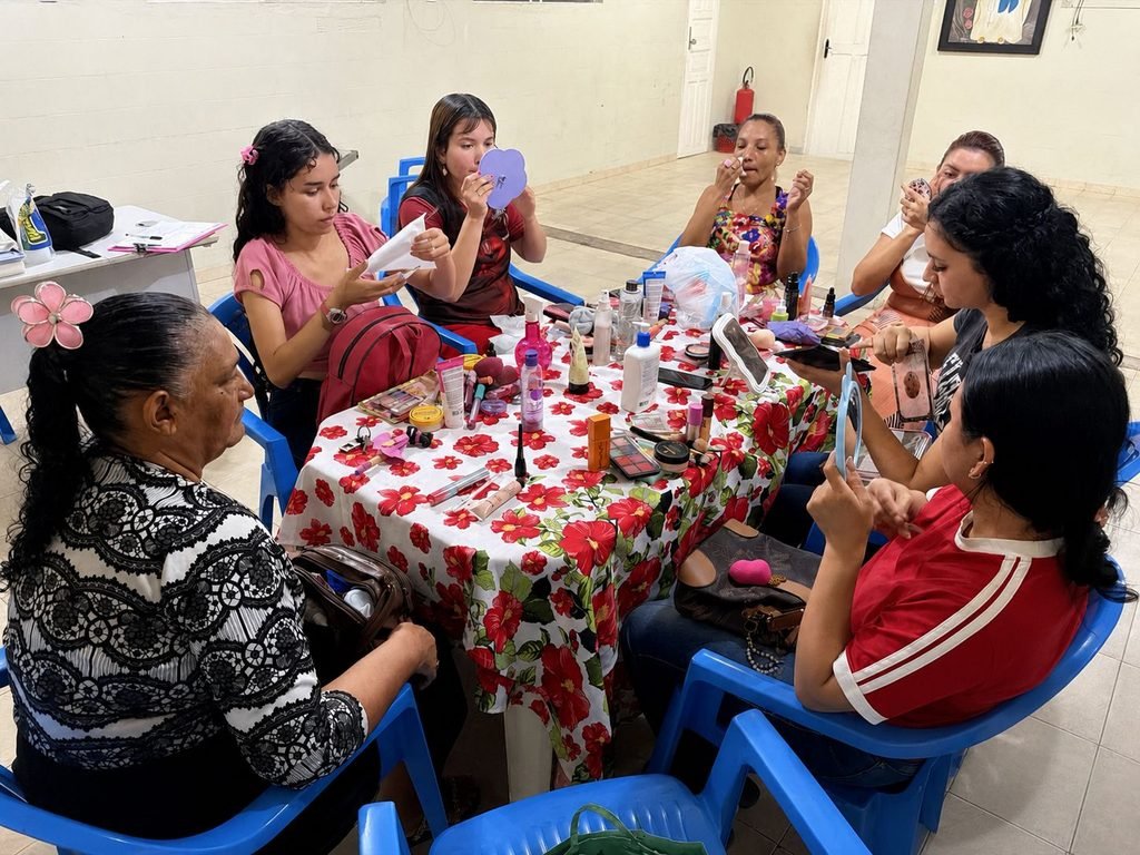 UGPE promove curso na área da beleza voltado às beneficiárias do Prosamim para incentivar geração de renda