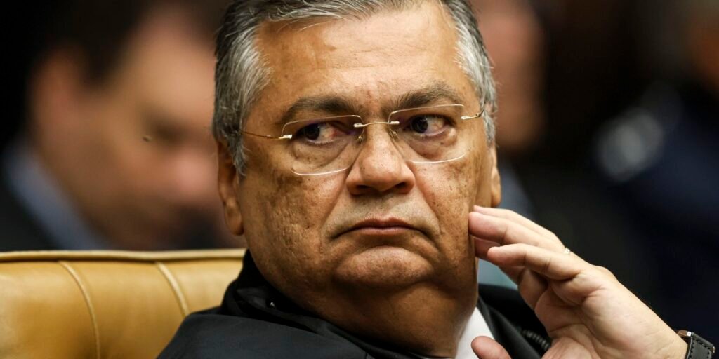 Dino manda PF apurar interferência externa no processo eleitoral