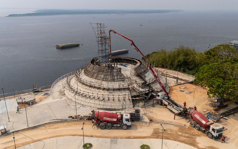 Parque Encontro das Águas avança com terceira concretagem das ‘asas’ de Niemeyer em obra da prefeitura
